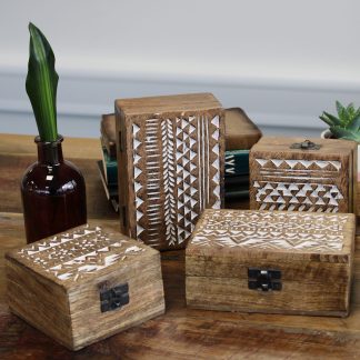 Holzbox im Whitewash-Look mit Aztekenmotiv – 6 × 4